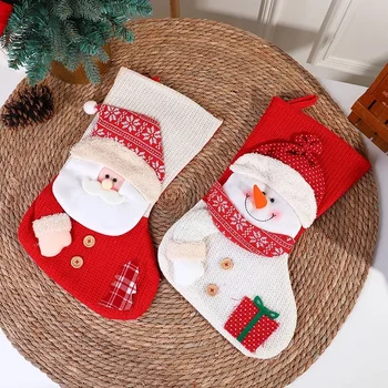 Tarpvalstybiniai nauji kalėdiniai dekoravimo pakabukai Kalėdinės kojinės Sniego senio kojinės Pakabukai Saldainių maišeliai Vaikų kojų šildytuvai - Nuotrauka 1  