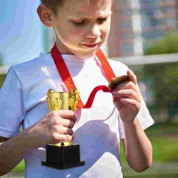 Trofėjų trofėjų apdovanojimas Plastikinis auksas Vaikų apdovanojimai Taurė Mini taurių laimėtojas Vaikų apdovanojimas Juokingi trofėjų medaliai Futbolo žaislas Auksinis - Nuotrauka 1  